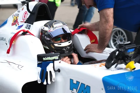 Monoposto Formula 4 della Henry Morrogh Driving School con sponsorizzazione INN PROGRESS