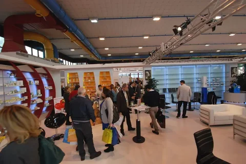 Visitatori allo stand INN PROGRESS durante PharmExpo Napoli
