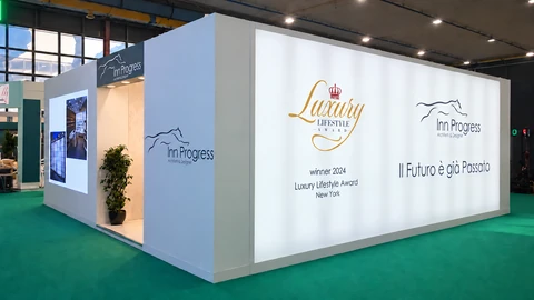 Esposizione di materiali e soluzioni per farmacie nello stand INN PROGRESS