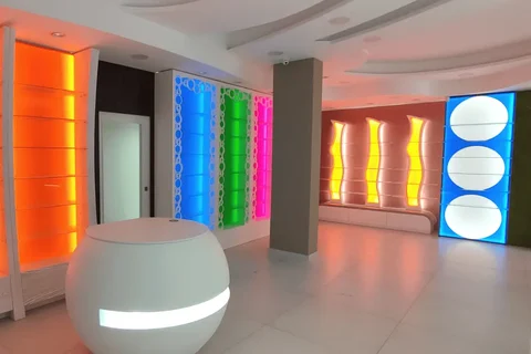 Farmacia OASI — Dettaglio dell’illuminazione