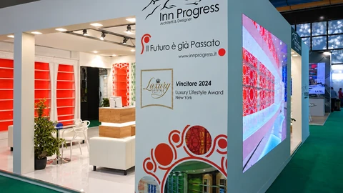 Dialogo con professionisti del settore farmacia a PharmExpo Napoli