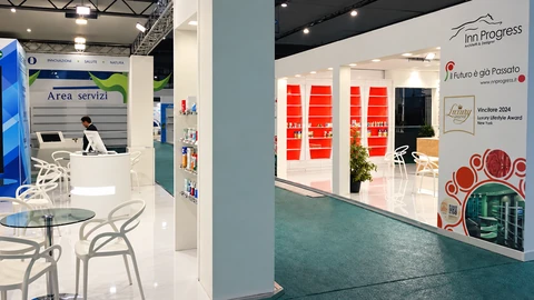 Preparazione dello stand INN PROGRESS prima dell’apertura di PharmExpo