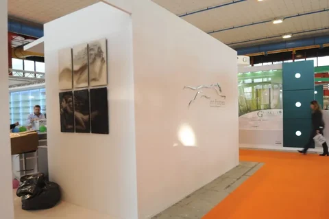 Dettaglio grafico e materico dello stand INN PROGRESS