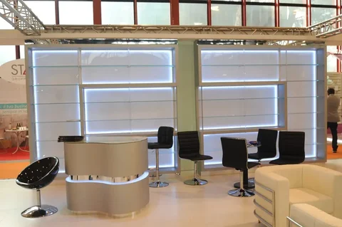 Vista laterale dello stand INN PROGRESS in fiera