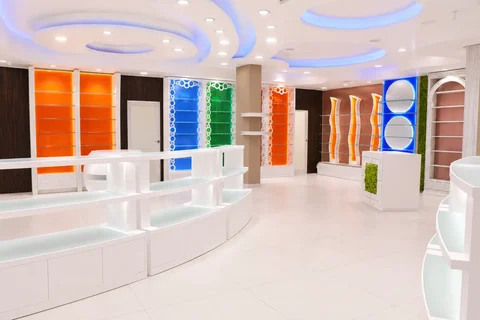 Farmacia OASI — Banchi ed espositori centrali